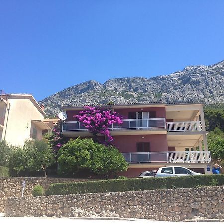 Apartments Villa Karme Brela Bagian luar foto