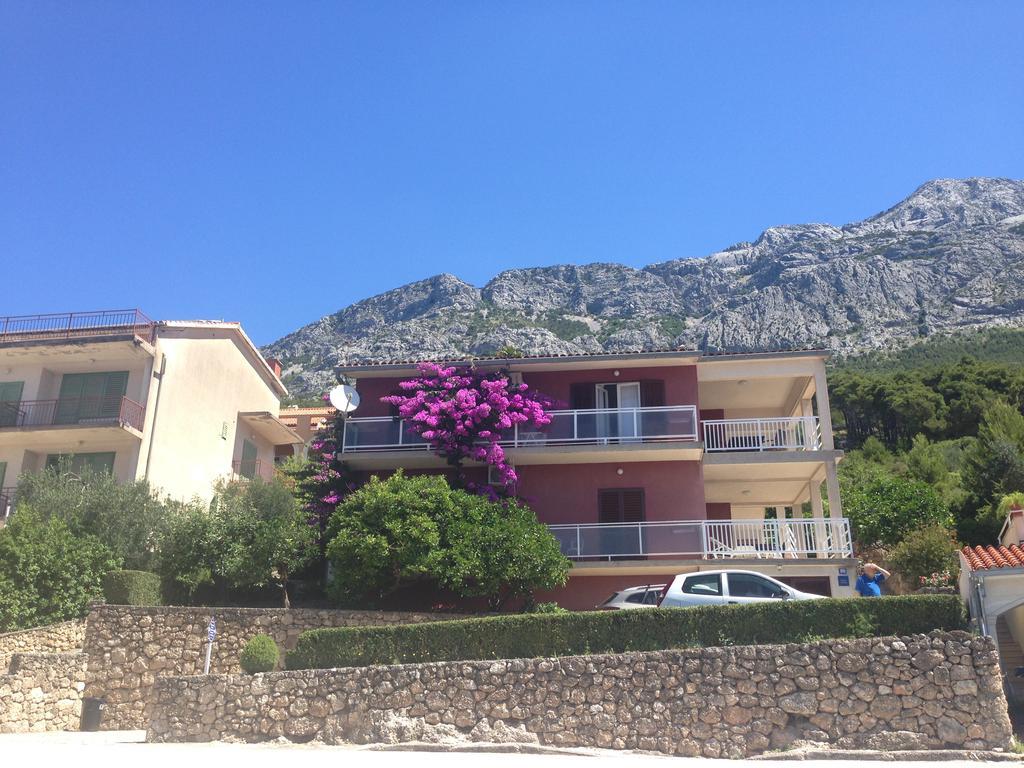 Apartments Villa Karme Brela Bagian luar foto