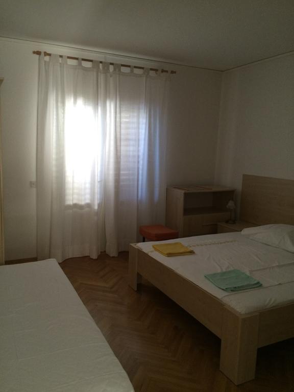 Apartments Villa Karme Brela Bagian luar foto