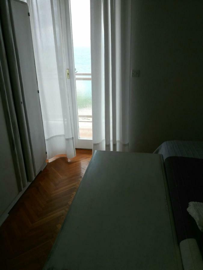 Apartments Villa Karme Brela Bagian luar foto