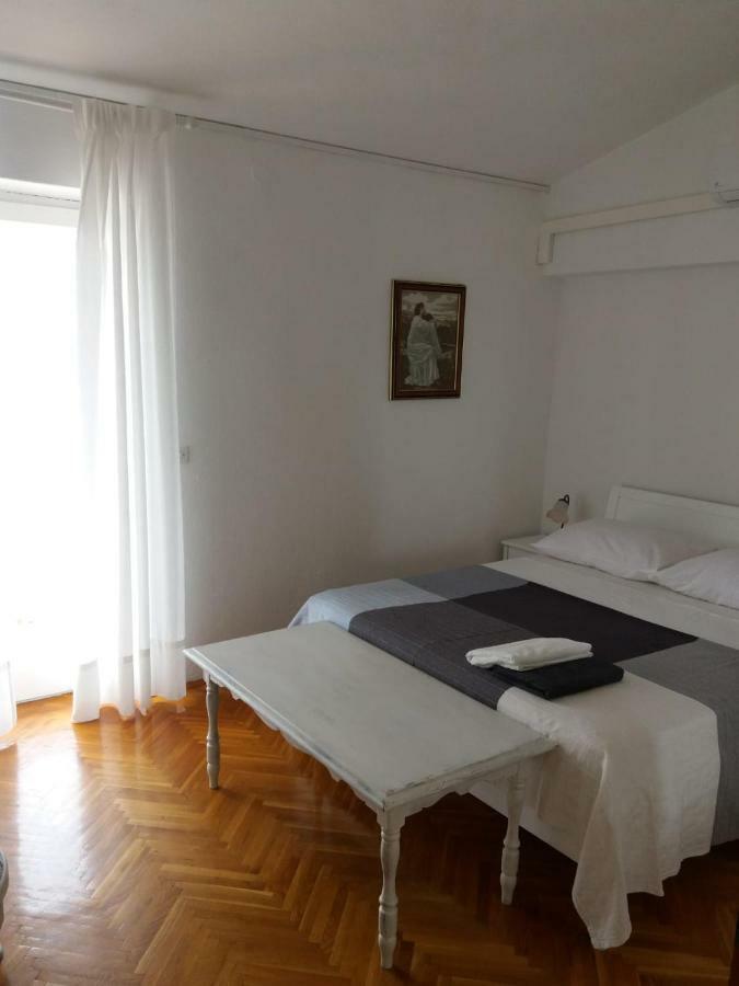 Apartments Villa Karme Brela Bagian luar foto